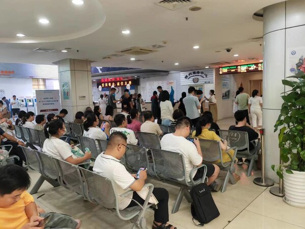 2024年6月1日上海將12個輔助生殖類醫療服務項目納入醫保當天門診爆滿