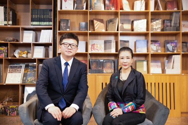 圖左：中國健康促進基金會健康傳播與促進專項基金副秘書長崔偉；圖右：科赴中國總裁沈馥安（Gift Arpaporn Samabhandhu）