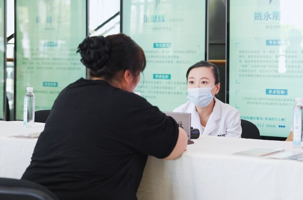 上海美華婦兒醫院多學科醫療團隊現場義診