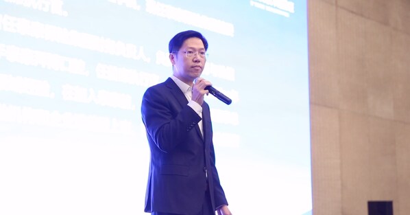 泰康保險集團管委會成員、泰康拜博口腔首席執行官陳宏華
