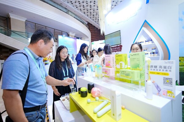 菲仕蘭展出的VIFIT乳清蛋白粉系列產品