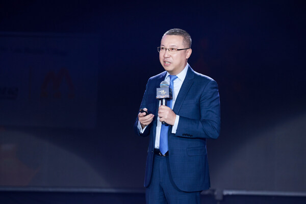 明亞保險經紀股份有限公司副總裁王鵬發表演講
