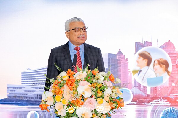 IHH醫療集團首席執行官奈爾·平柯醫生致辭