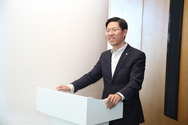 泰康保險集團管委會成員、泰康口腔首席執行官陳宏華