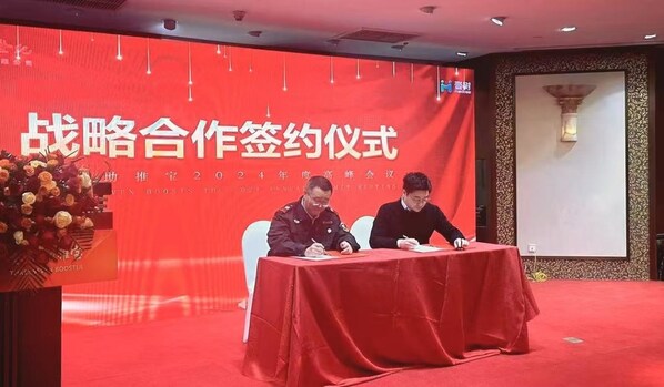 圖左：二十一世紀保險經紀董事長鄭勇；圖右：上海壹樹健康科技有限公司創始人兼CEO宋怡然